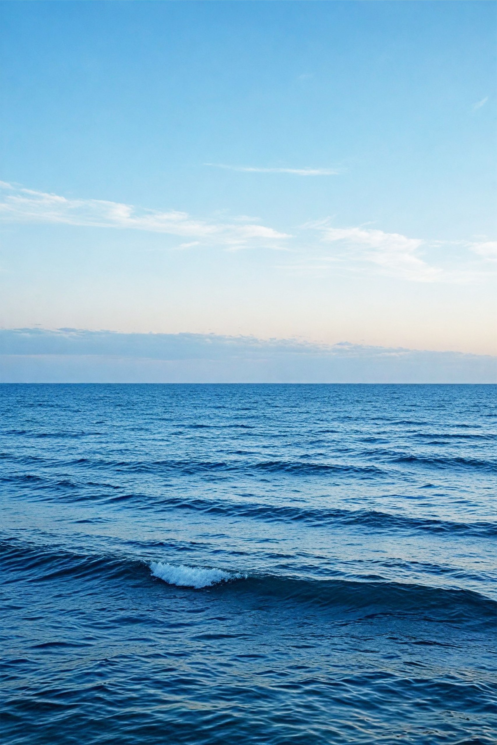 LumièreVue — Endless Horizon, una fotografia di mare calmo adatta a una sala riunioni